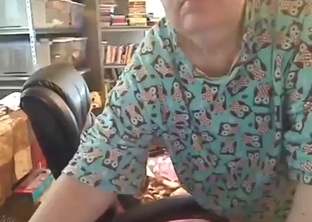 Hot porn muse wants this dog to eat her out